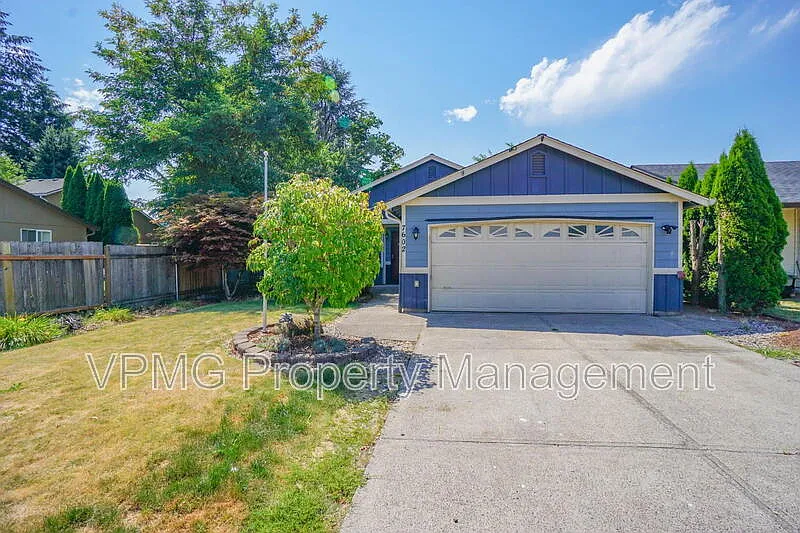 3 bed, 2.0 bath, 1096 sqft, $2,495 — Photo 2