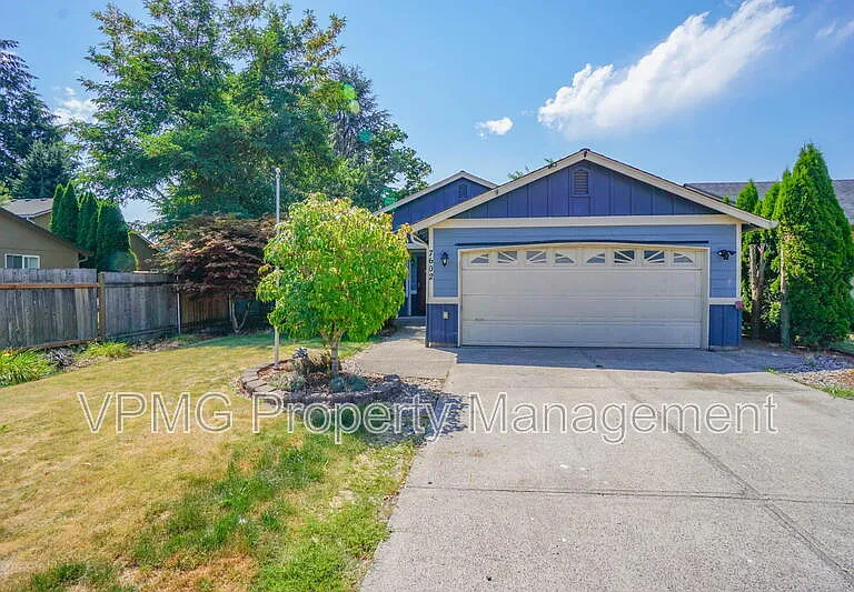 7602 NE 159th Ave — Photo 2