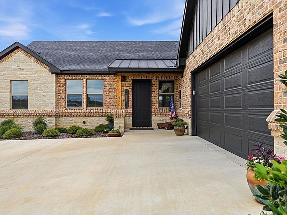 3rd image of 460 Valhalla Ct