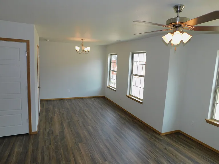 265 S Rolling Woods Way — Photo 2