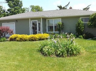 818 Flat Rock Rd, Bellevue, OH 44811