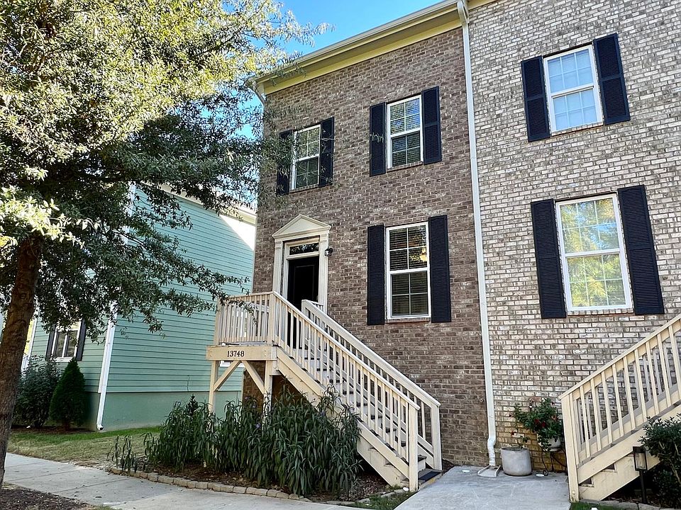 End unit with brick / hardboard siding