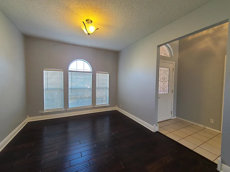 3401 Mark Ln — Photo 4