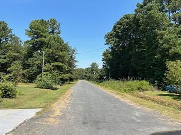 Exterior Neighborhood (street photo)