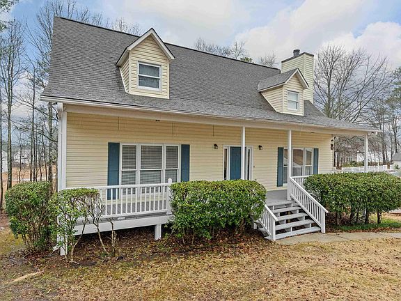3rd image of 24 Dogwood Dr