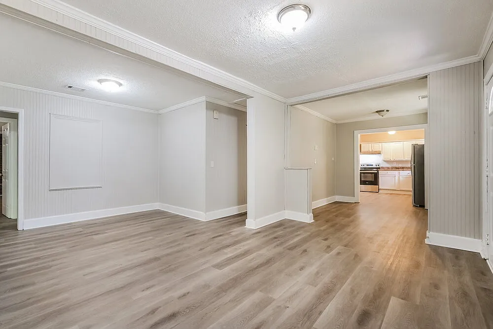 4 bed, 2.0 bath, 1474 sqft, $2,470 — Photo 4