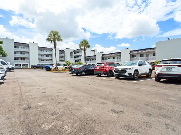 6675 W 4th Ave APT 107, Hialeah, FL 33012