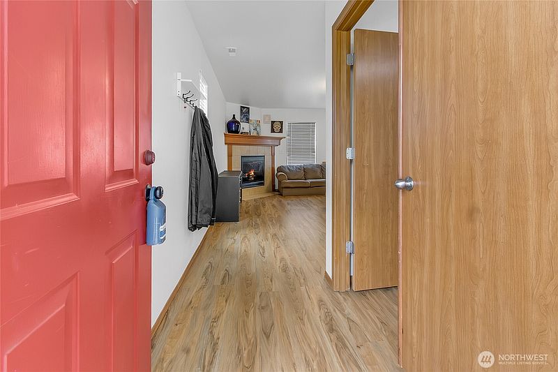 3rd image of 10014 Dragt Street SE