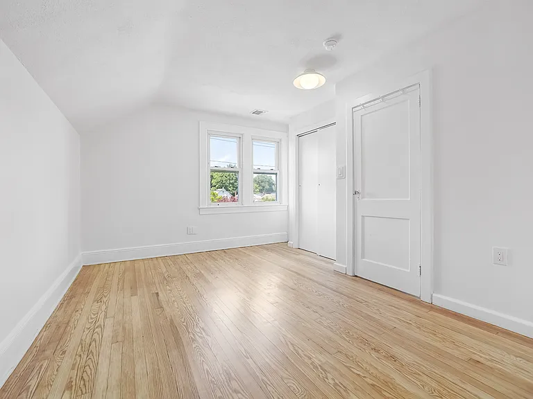 135 E Linden Ave — Photo 31