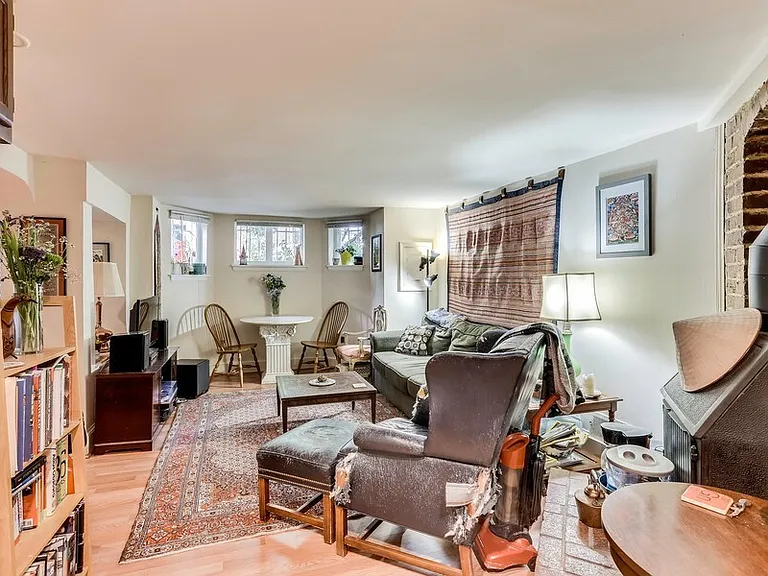 1726 Willard St NW #B — Photo 7