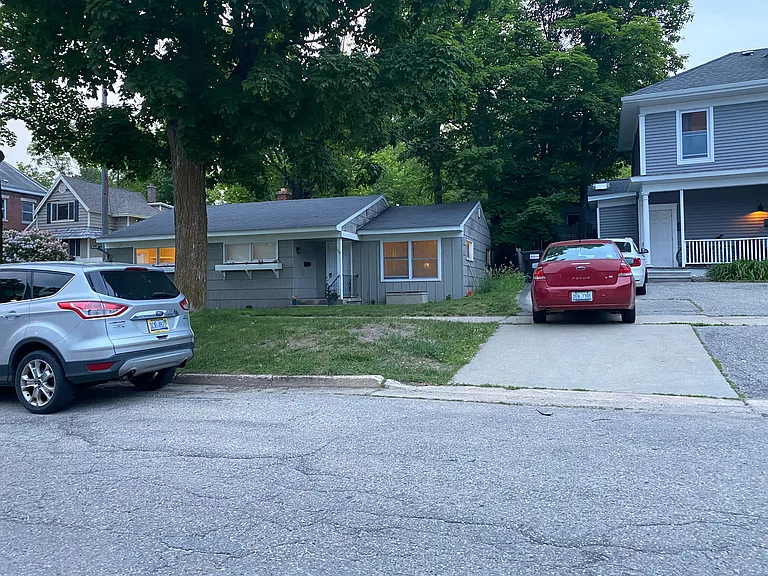 Waukazoo Ave — Photo 6