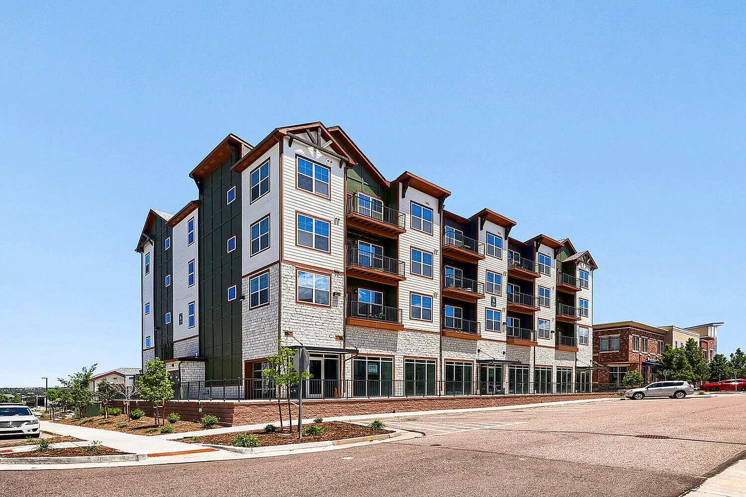Ara Townhomes and Flats — Photo 3