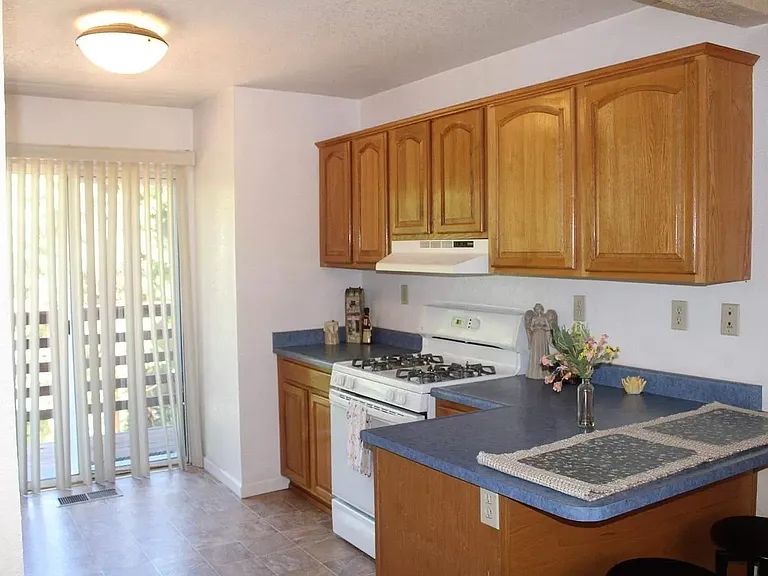 26217 Elkhorn Ct — Photo 10