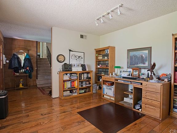 5th image of 9539 Woodley Ave
