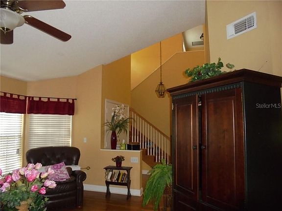 3rd image of 4833 Foxshire Cir