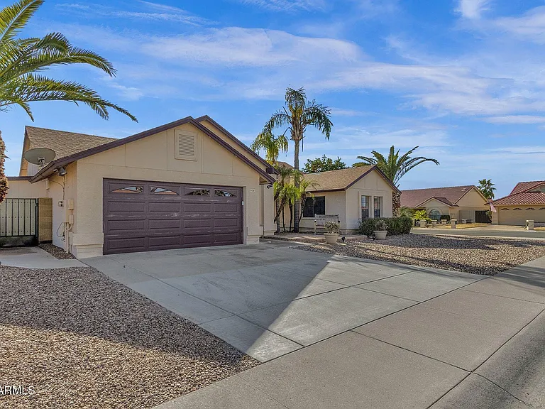4307 E Karen Dr — Photo 3