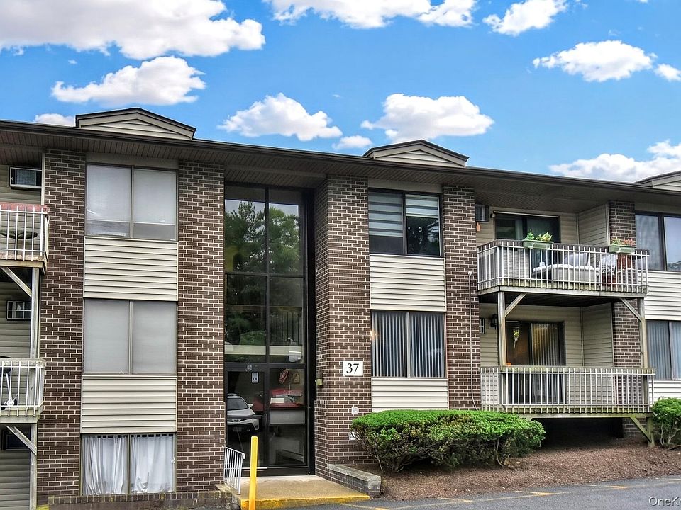 1st image of 376 Country Club Lane