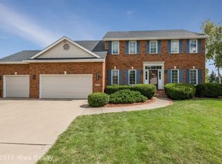 5803 Highland Cir, West Des Moines, IA 50266