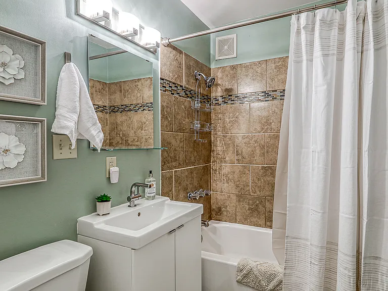 3402 Gillham Rd #1S — Photo 35