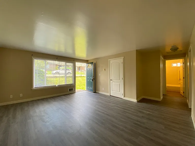 1708 Houston Ave — Photo 3