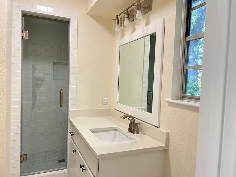 2305 Western Trails Blvd #A — Photo 19