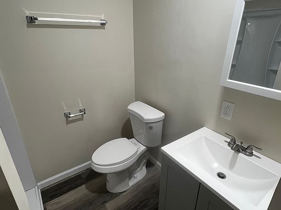 5th image of 551 N Lee Ave