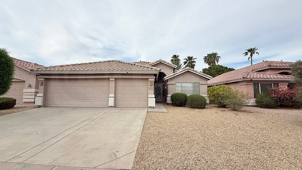 4 bed, 2.0 bath, 1890 sqft, $2,395 — Photo 2