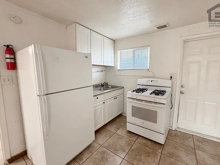3601 W Melvin St — Photo 33