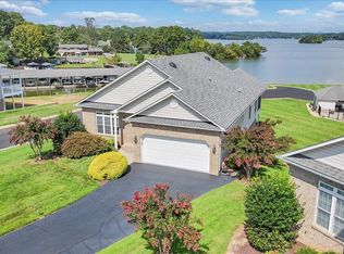 305 Lands End Cir, Union Hall, VA 24176