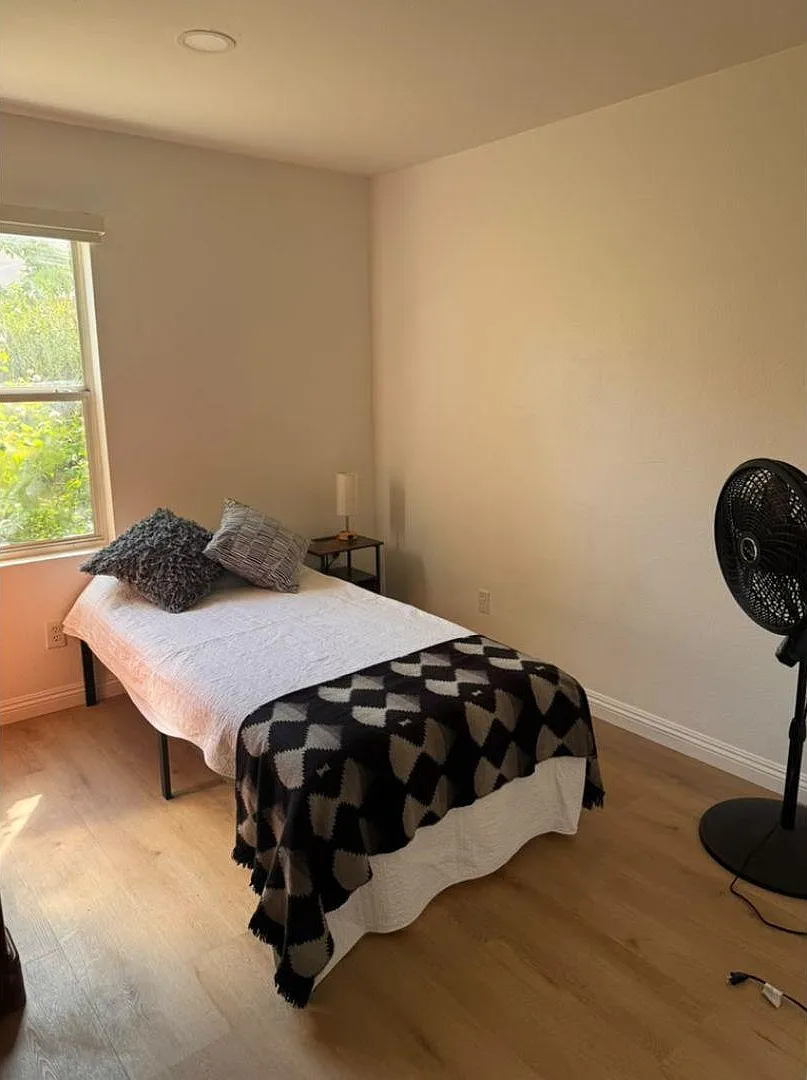 4 bed, 3.0 bath, 1888 sqft, $970 — Photo 2