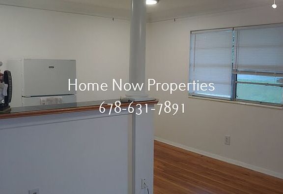 5th image of 1414 Euclid Ave NE APT 10