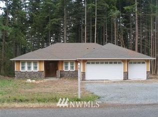 38 S Lk Grove Rd, Camano Island, WA 98282