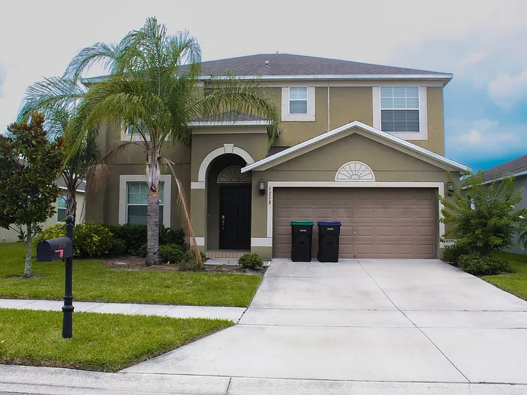 1718 Thetford Cir — Photo 1