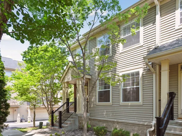 8296 Townsend Dr, Eden Prairie, MN 55344