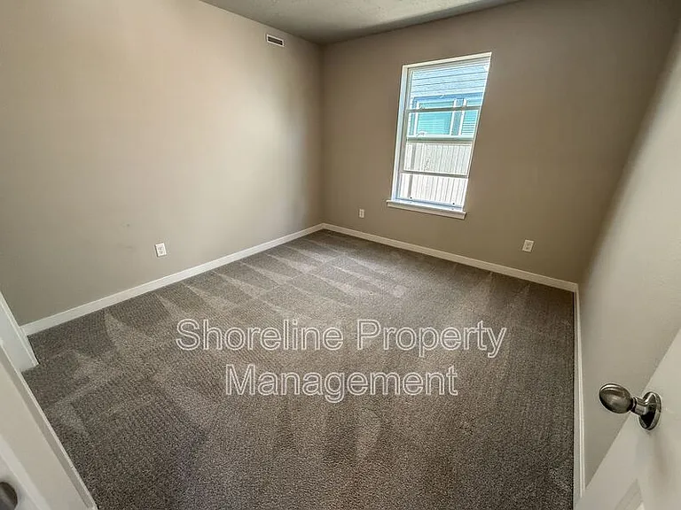 19304 Geneva Way — Photo 25