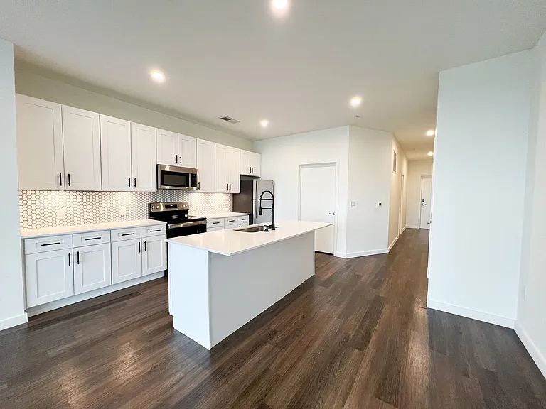 103 E 3rd St. - The Hayden — Photo 33