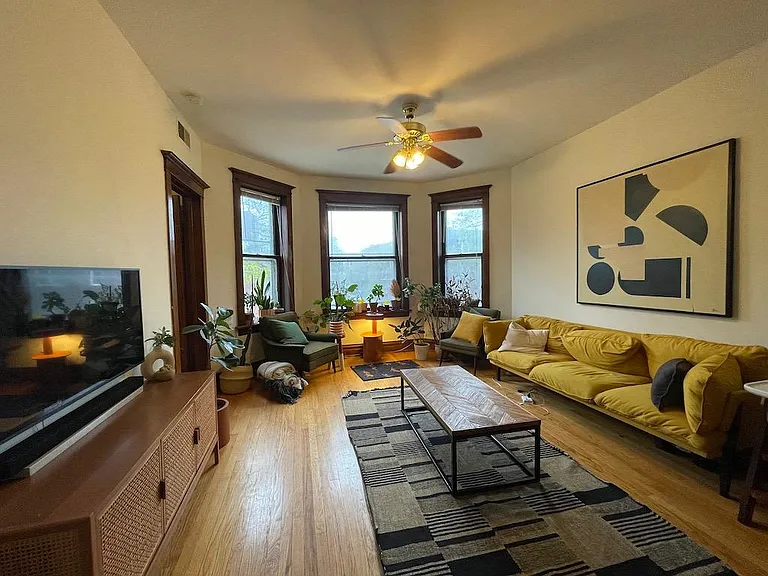 1133 W Wellington Ave #2F — Photo 1