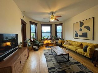 1133 W Wellington Ave #2F, Chicago, IL 60657
