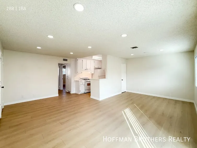 14801 Delano St #8
