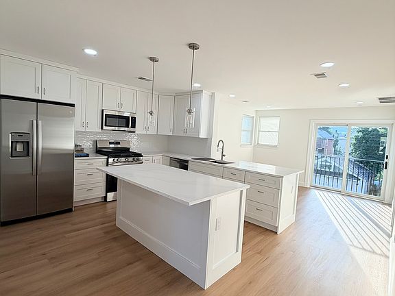 2nd image of 33 Grandview Ave Floor 2
