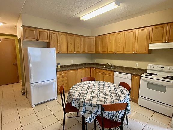 5th image of 253 Lester St Room 2