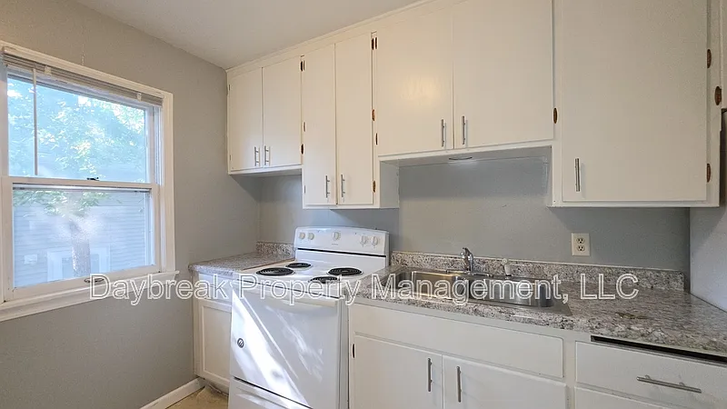 2 bed, 1.0 bath, $875 — Photo 3