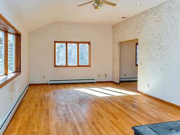 3rd image of 276 Norfolk Dr