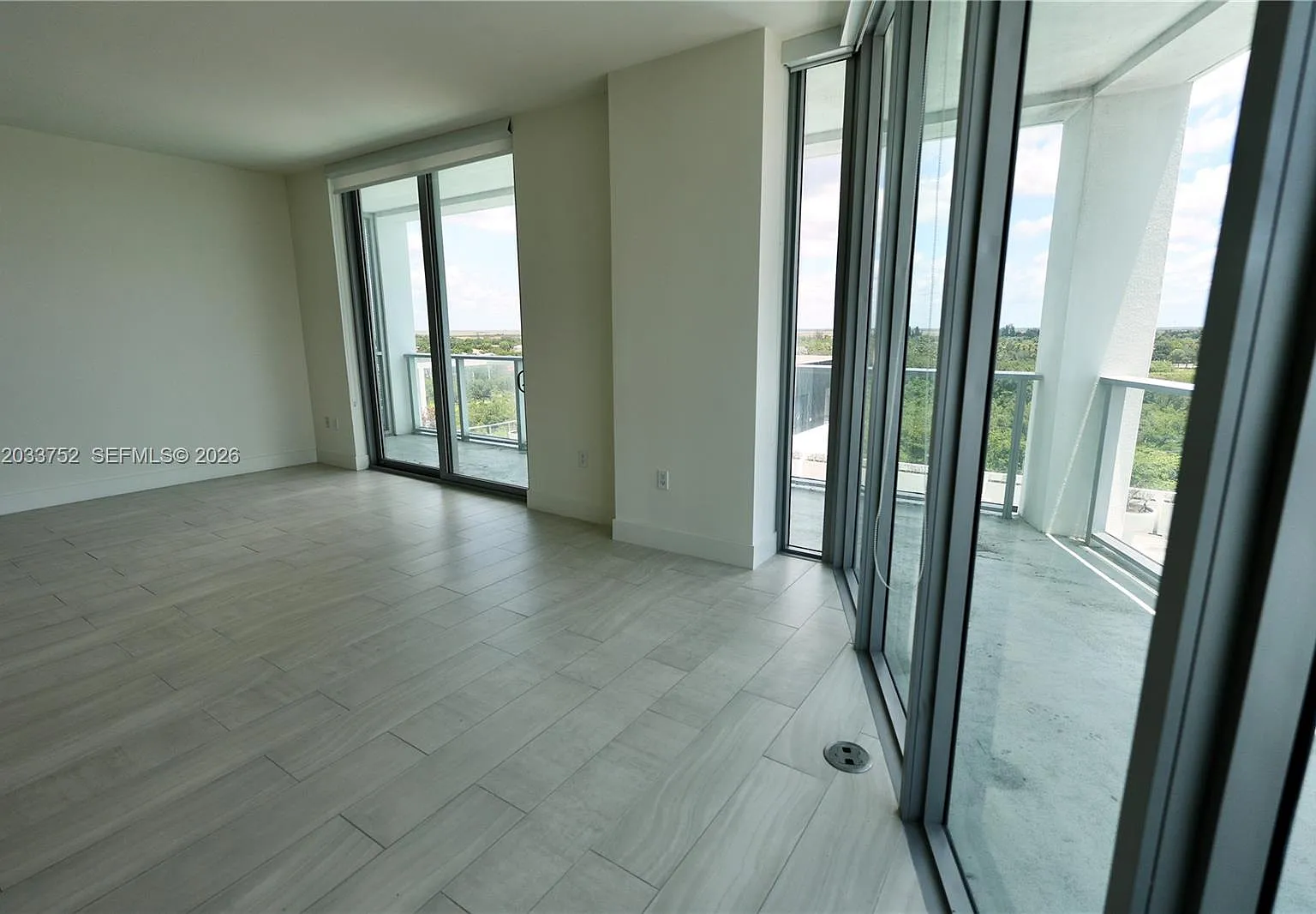 Metropica North Tower One — Photo 3