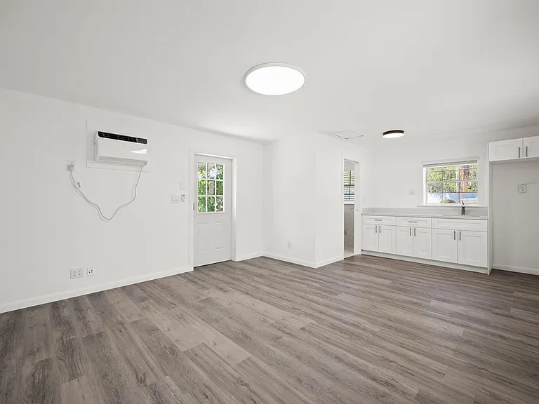 1516 Jefferson St — Photo 8
