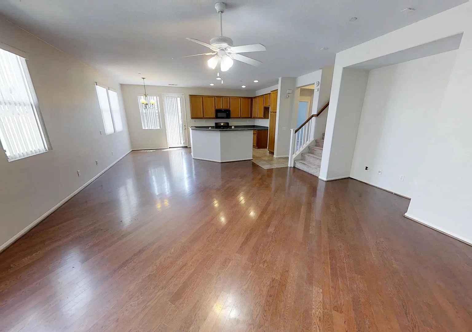 Large 4 Bedroom, 3 Bathroom Located near LLUMC — Photo 4