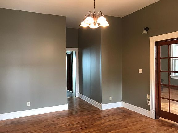 3rd image of 401 W Washington St Floor 1