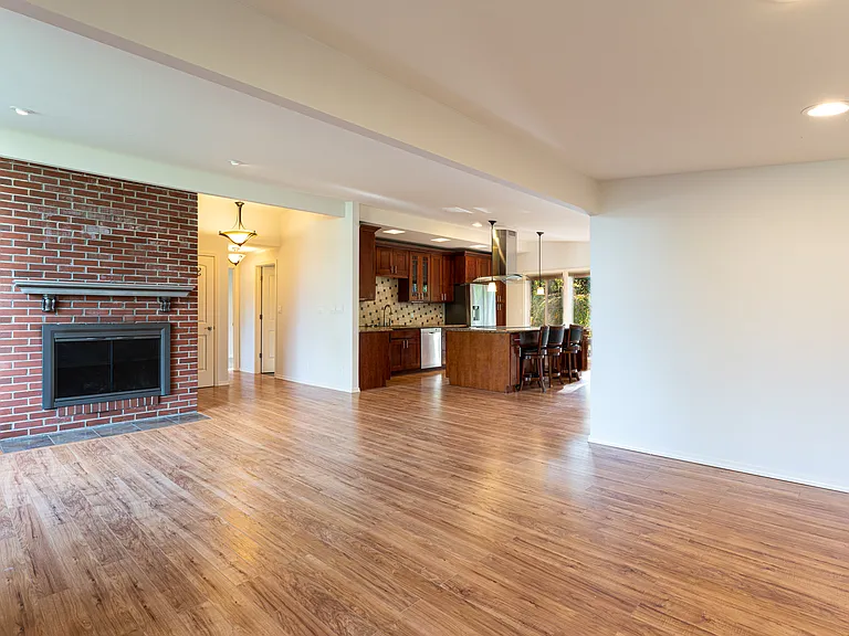 15323 SE 42nd St — Photo 11
