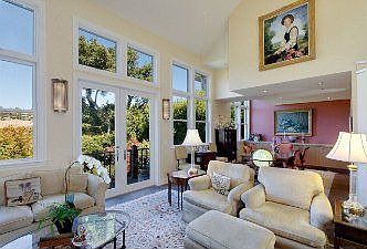 Living Room :: 114 Bayview