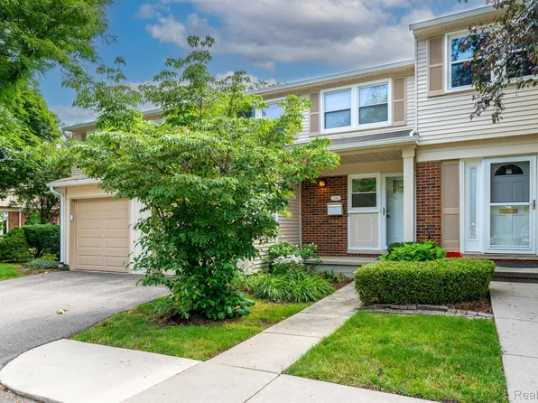1781 Brentwood Dr, Troy, MI 48098